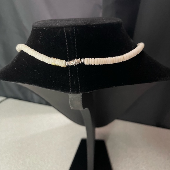 White Puka Shell Necklace - Picture 3 of 5